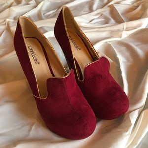 Beautiful Maroon Suede Wedges 👡